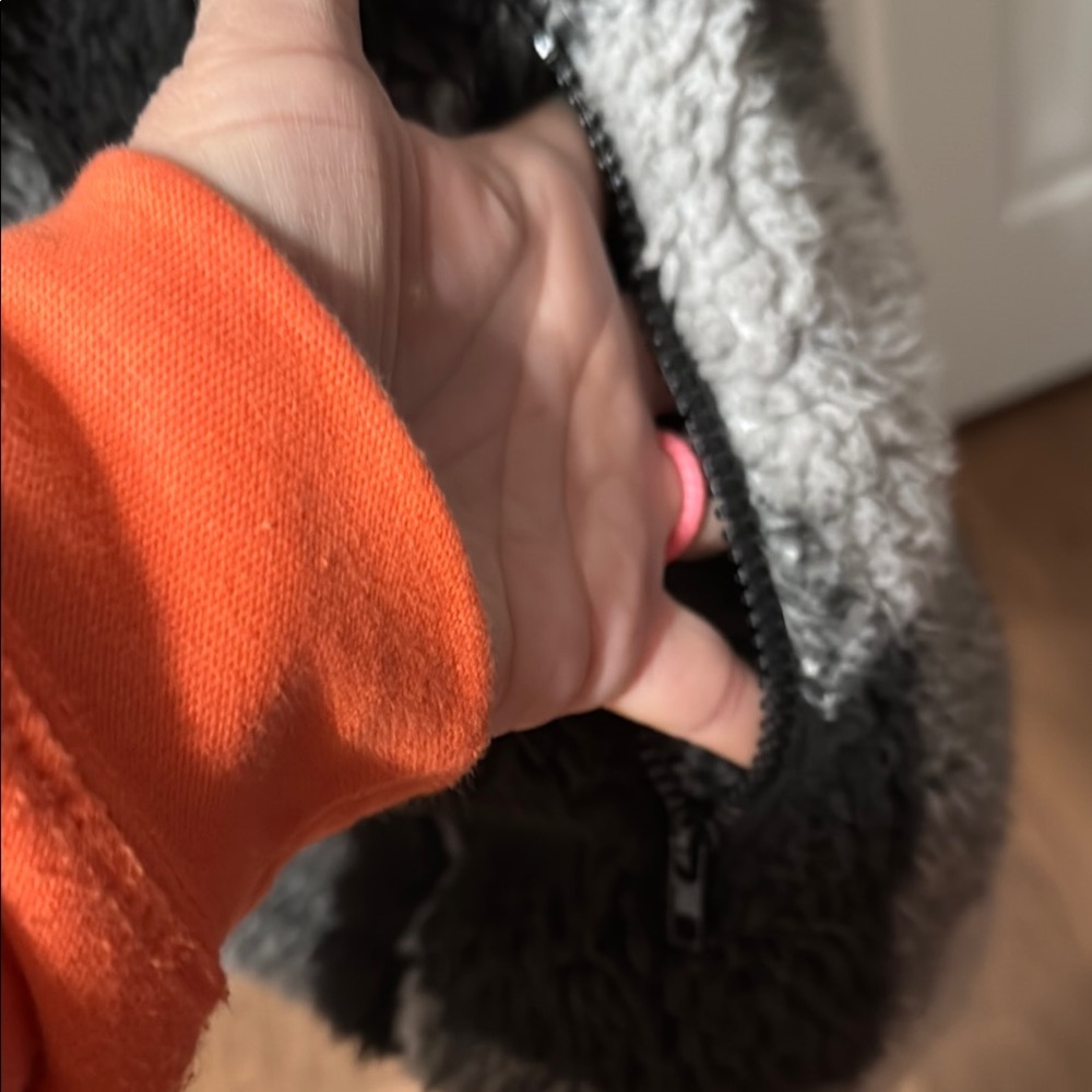 Cozy Plaid Sherpa Vest - Picture 4 of 6